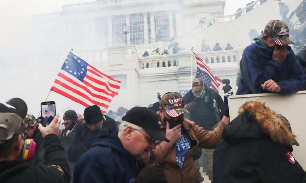 Φόβοι για εξεγέρσεις και... κορονοϊό στις ΗΠΑ μετά το Καπιτώλιο - Βρέθηκε θετική βουλευτής